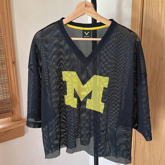 Michigan Jersey XL Navy Blue Mesh Top with Yellow M Logo Cropped Oversized C14 - Picture 1 of 9